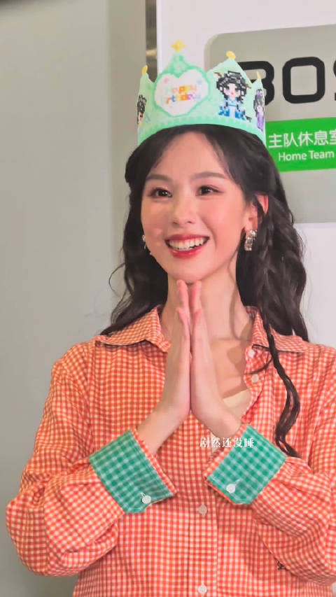 亲口给陈都灵唱生日歌