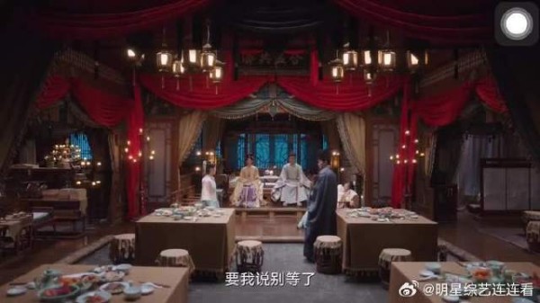 当郝葭出现那一刻，只有李微知道她有多难