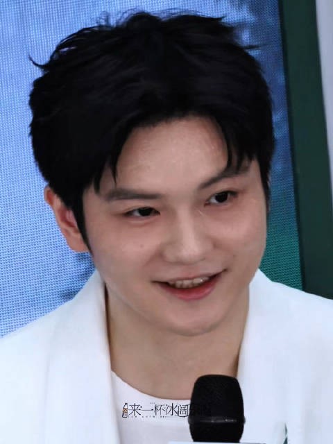 今天热得满脸汗啊变成汗宝宝了
