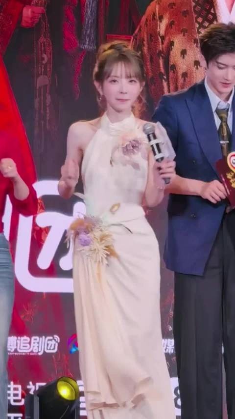 田曦薇跳起好日子了，今天是个好日子，嫁金钗大爆