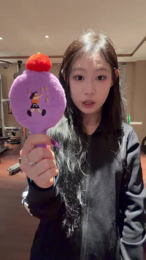 沈佳润给宋雨琦打歌