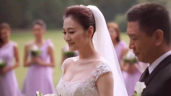 李小冉遇事自己扛坦言常做撑伞人