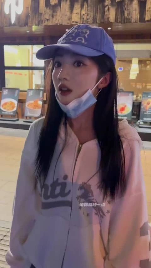 网友昨晚偶遇了黄羿王弘毅聚餐,关系好好啊!坐等三搭!