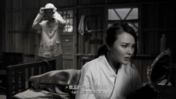 新井这小子最精了，专门装认不出来