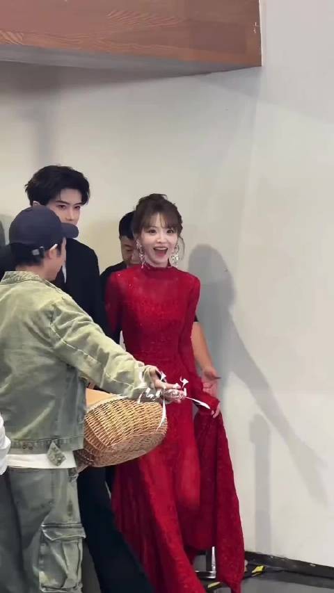 闫桉田曦薇同框好养眼 陆濯和魏娆!男主头婚就是不一样 好害羞啊