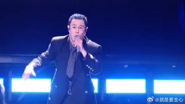 小沈阳唱出《拖拉机》全新舞台！ 主动带动观众参与，全场集体嗨翻