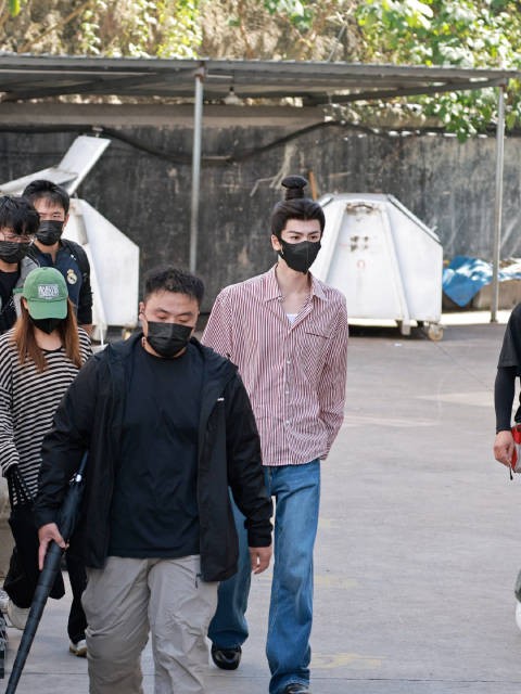 人永远看不破的镜花水月，不过我指间烟云 世间千年，如我一瞬