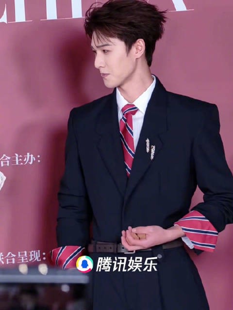 盘着核桃就来走红毯的李昀锐,也是有点太松弛了 微博视频号续航计划李昀锐lin