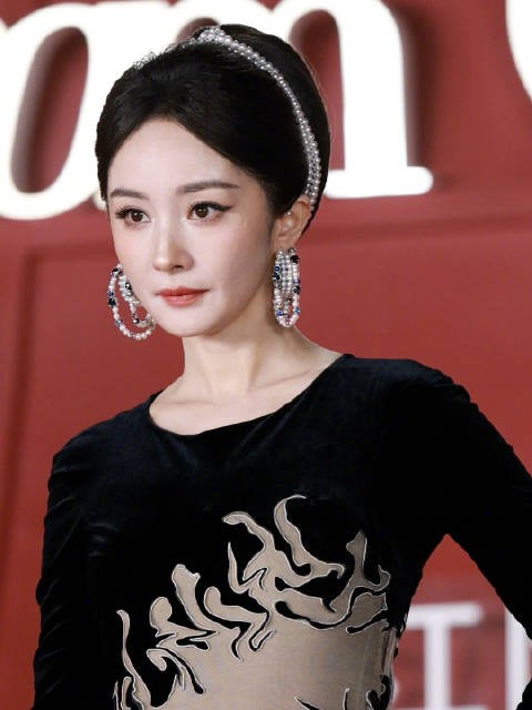 幂幂杨幂 压轴登上时尚芭莎来自中国年度盛典 红毯!