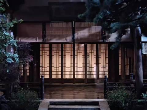 闫桉谈首次演男主压力大 嫁金钗剧宣现场显紧张