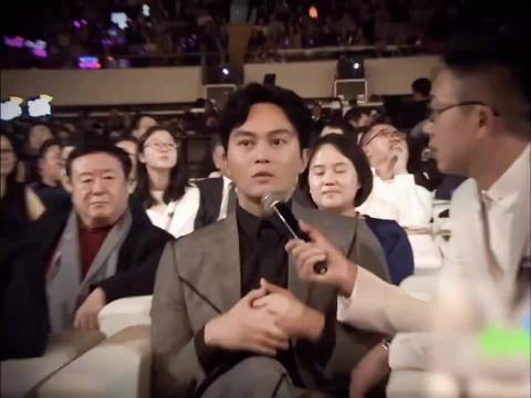 张智霖出道30年，半永久神颜魅力不减，年纪越大越帅