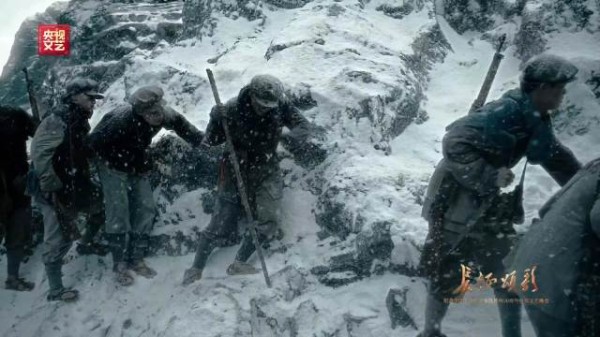 红军翻越雪山军需处长让棉衣冻死雪山