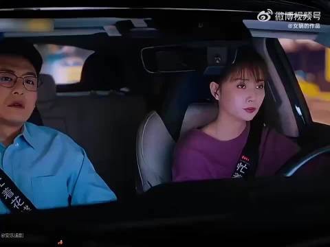 男人开车加塞蛮不讲理 还甩锅给女司机 真是太气人了！