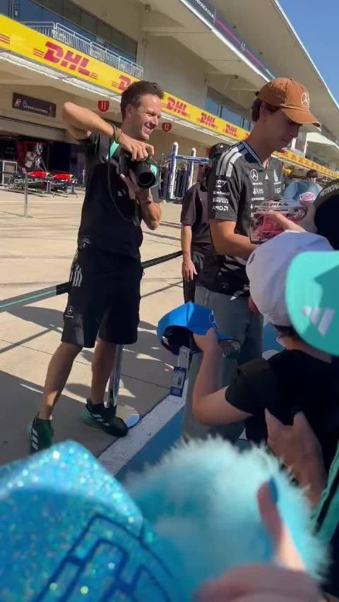 George奥斯汀pitlane walk获新bling bling帽子