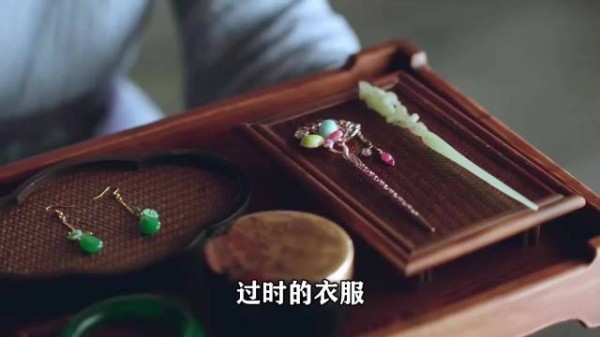 丫鬟以为王妃不得宠,穿她衣服想上位,王妃看穿直接让她滚
