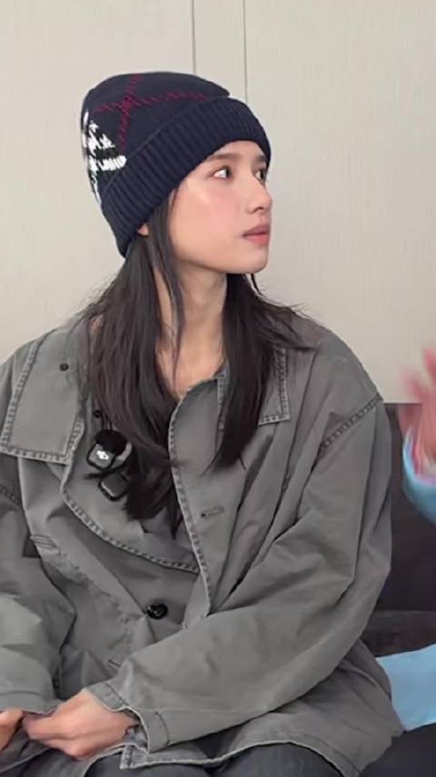 素颜小张突袭直播间,好可爱呀~期待今晚美美红毯