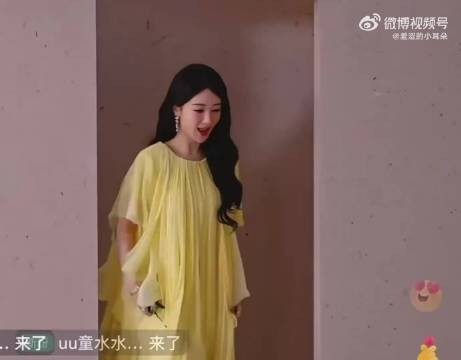 杨紫vogue直播镜头,状态很好呀!第二套造型也很完美