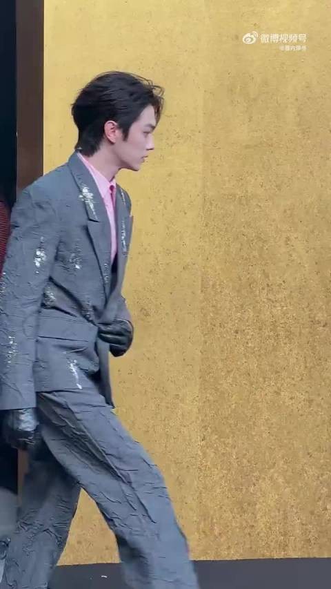 许凯VOGUE红毯表现力超绝,贵公子具象化
