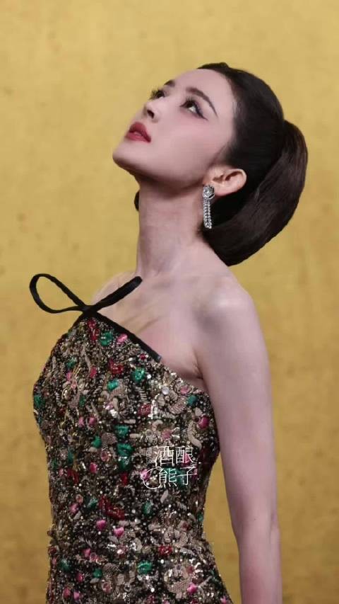 娜扎亮相Vogue红毯