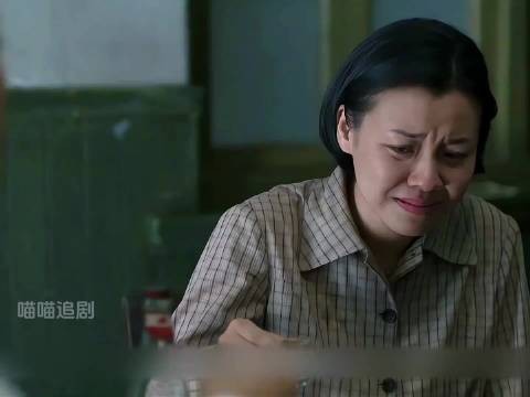 好姑姑江德华,是孩子们的依赖,也是德华半生的枷锁