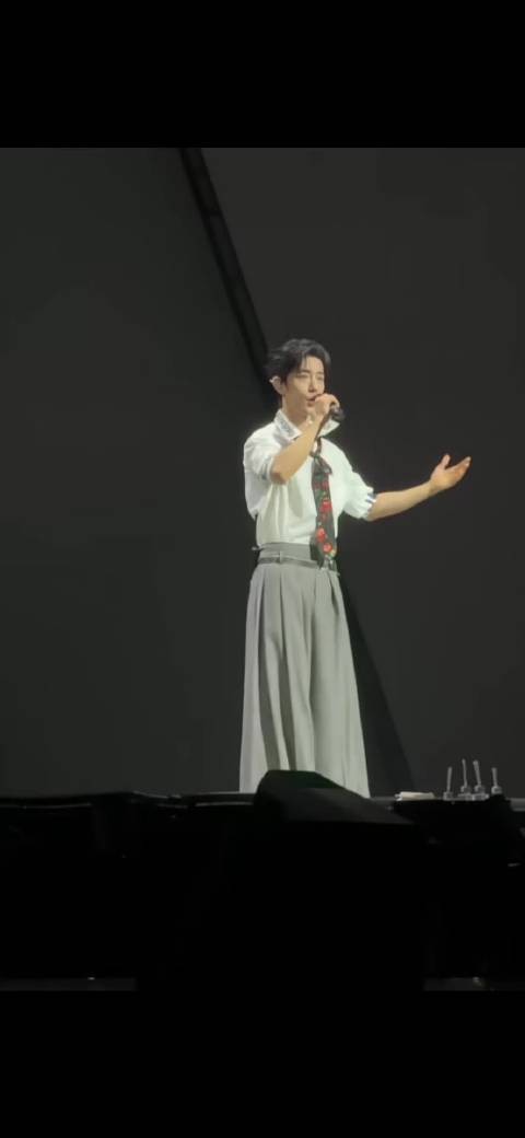 肖战说出道的十年,想跟大家见一面,好爱粉丝!