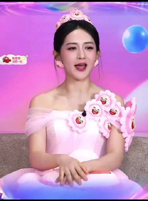 我那慢半拍的赵姐,这已经开始了吗哈哈哈 得亏大哥在旁边哈哈