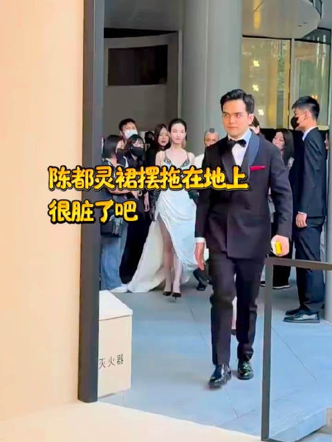 陈都灵上海活动穿特别定制白裙，同场杨紫琼刘涛秦海璐
