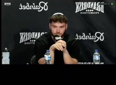 主持人问韦斯特是否与詹姆斯母亲有染