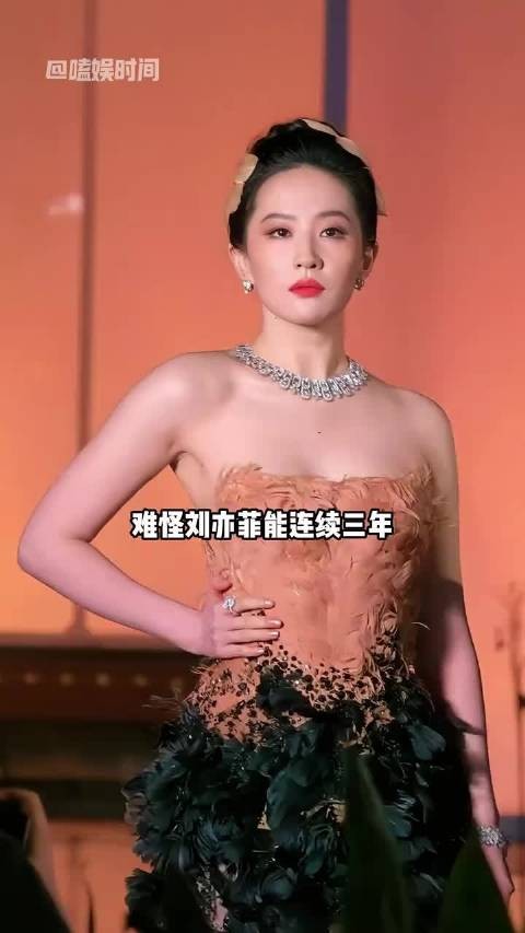 刘亦菲连续三年VOGUE红毯压轴，从初代天仙到五大女刊满贯