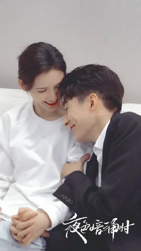 “夜色夫妇”居家时光,开启许总+莫儿模式
