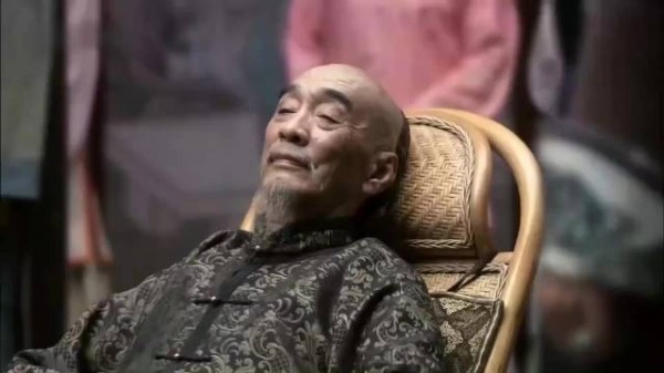 老瘦马风韵犹存,老爷子点名只要她陪,龙马精神啊!