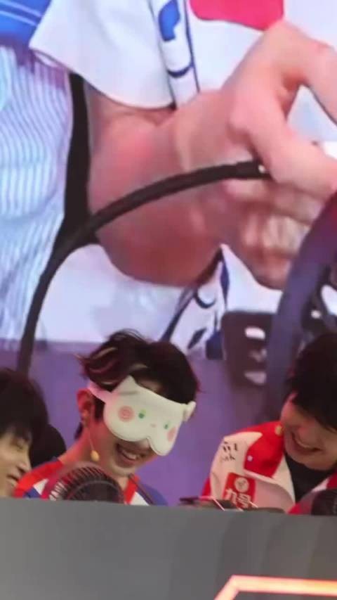 奇妙日荣耀表演赛进行中，一诺笑的也太开心了！