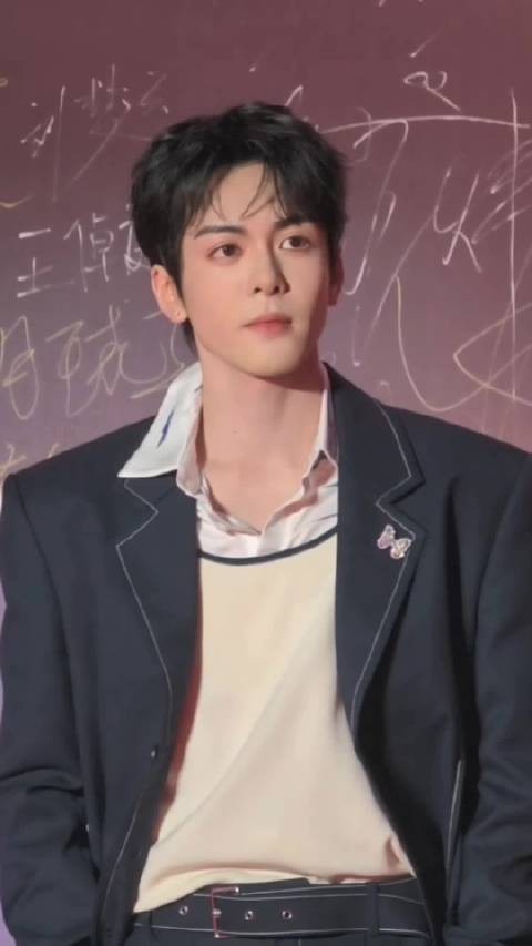 10月24日曾舜晞亮相文荣节红毯