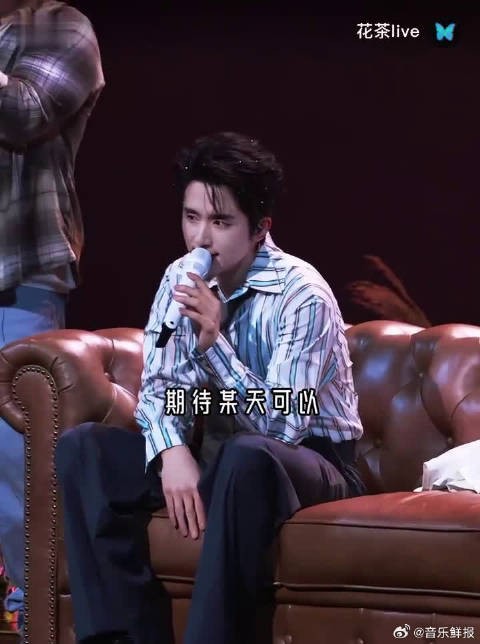 张新成广州演唱会开场八秒鼓点舞台引全场瞩目