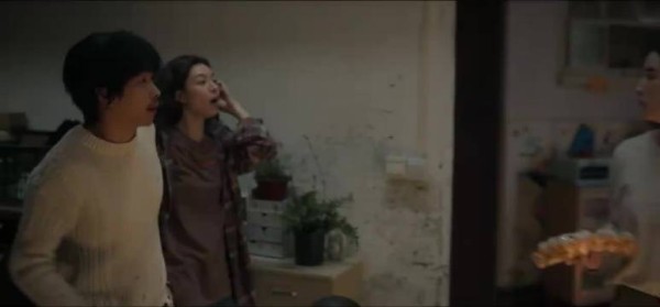 二人登门蹭饭，小马提出帮忙，小叶那无语的表情
