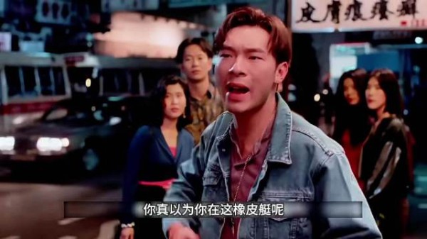 深夜街头撞上前男友骚扰,仗义大姐出手相救