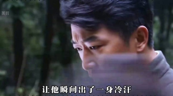 地上一枚银簪,瞬间暴露了爱人的险境