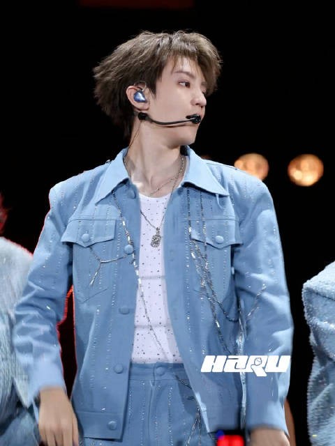 我笑得不行啊啊啊好帅️‍ 王俊凯贵阳演唱会