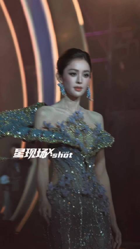 娜扎怎么能这么美……完全没有注意到还有这么大的耳环
