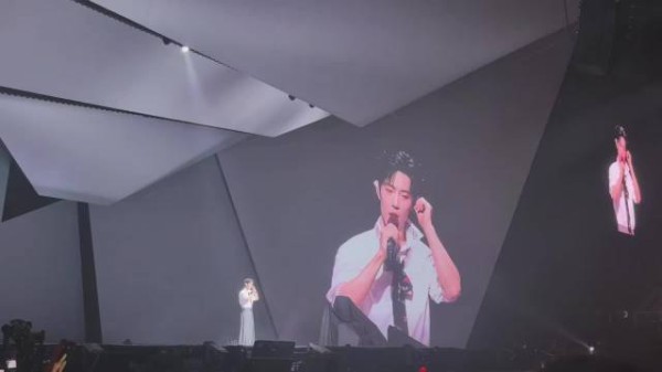 啊啊啊啊啊啊战哥在演唱会上回应了八秒红海