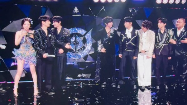 杨幂拉走无畏,钎九合体,九尾再给杨幂发lsh
