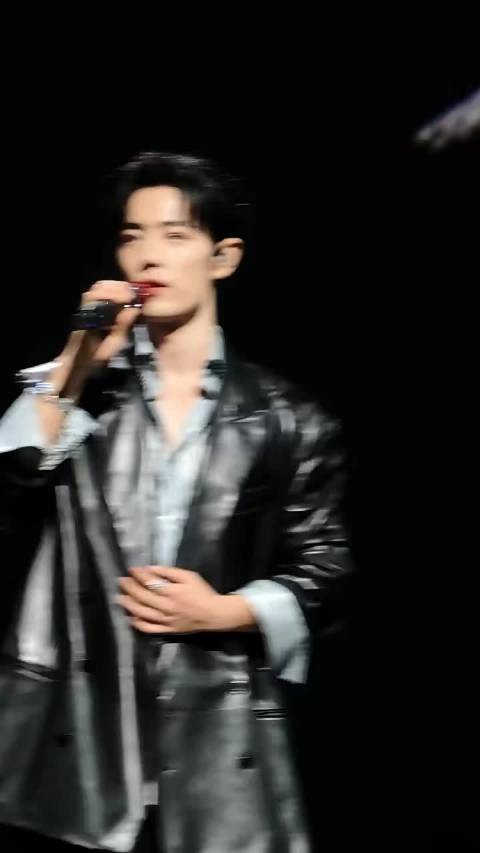 肖战演唱会告白粉丝，你们也是良方