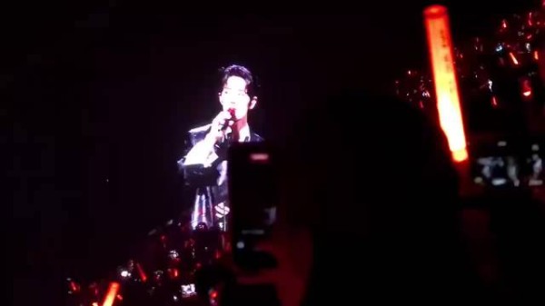 肖战演唱《轻轻》对粉丝表白你们也是我的良方