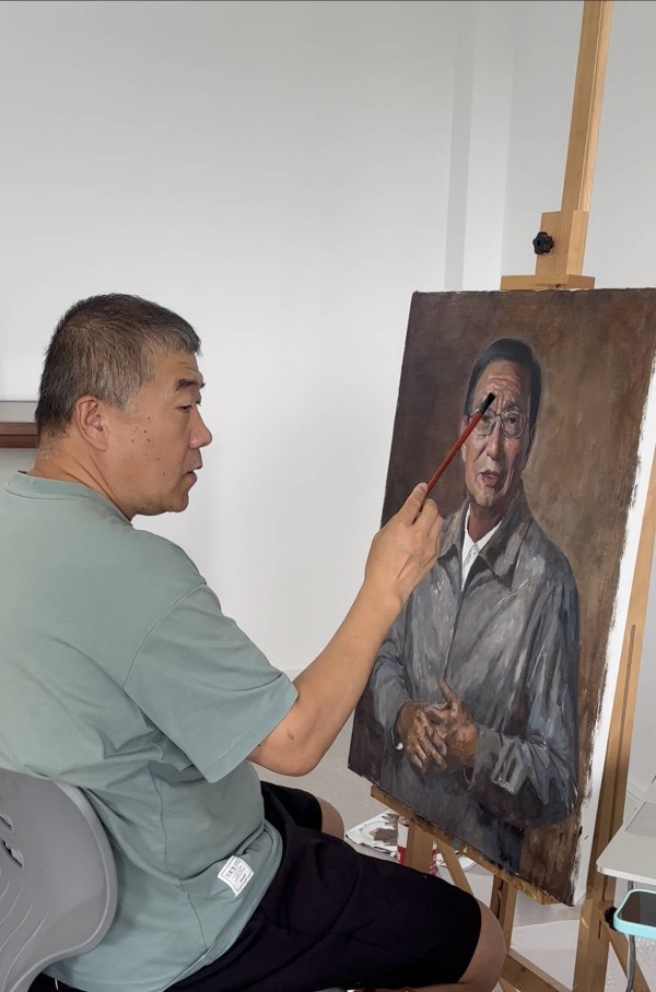 丹青绘院士风骨 匠心续百廿文脉——侯作存教授油画创作赋能山农美育传承