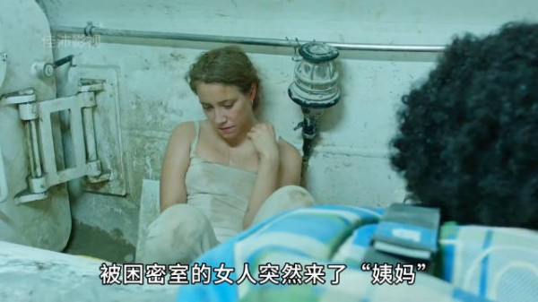 女人和两个单身汉被困隧道，上演农夫与蛇