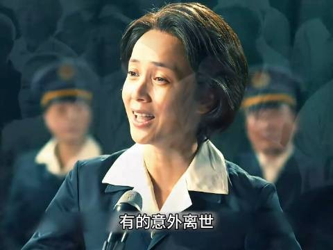 女人年轻时只顾自己不顾孩子，没想到老年却落了个众叛亲离的下场