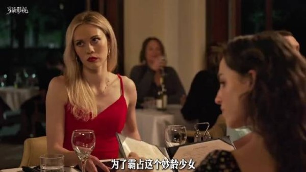 一次打翻水杯的意外背后是预谋已久的接近 因为一个片段看了整部电影