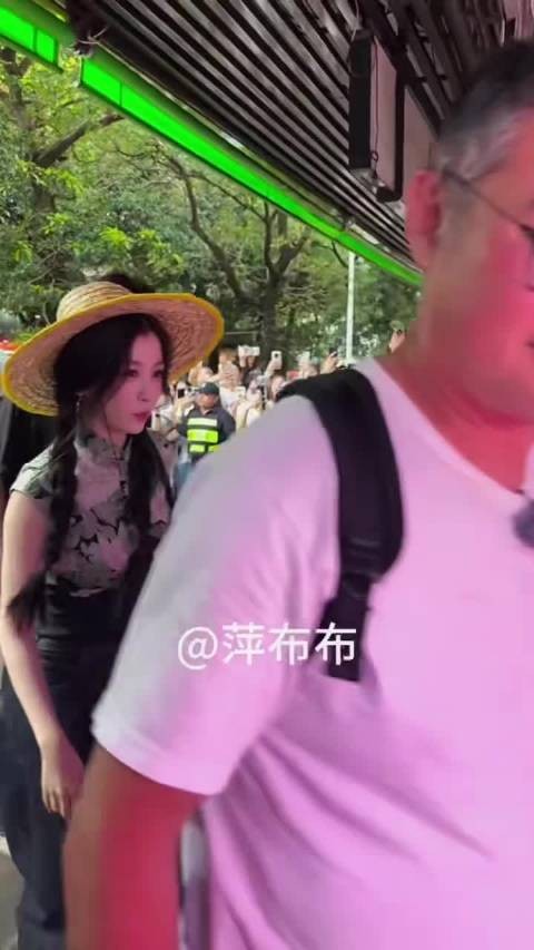 24年尖叫之夜两个女宝就有互动,终于让我等到两个人的合体录综艺了
