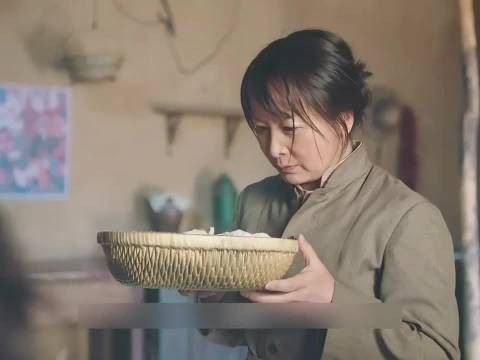 女孩只是吃了一口白面馍馍,没想到闯下大祸!
