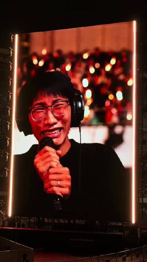 男歌迷表白薛之谦12年,叮嘱保重身体